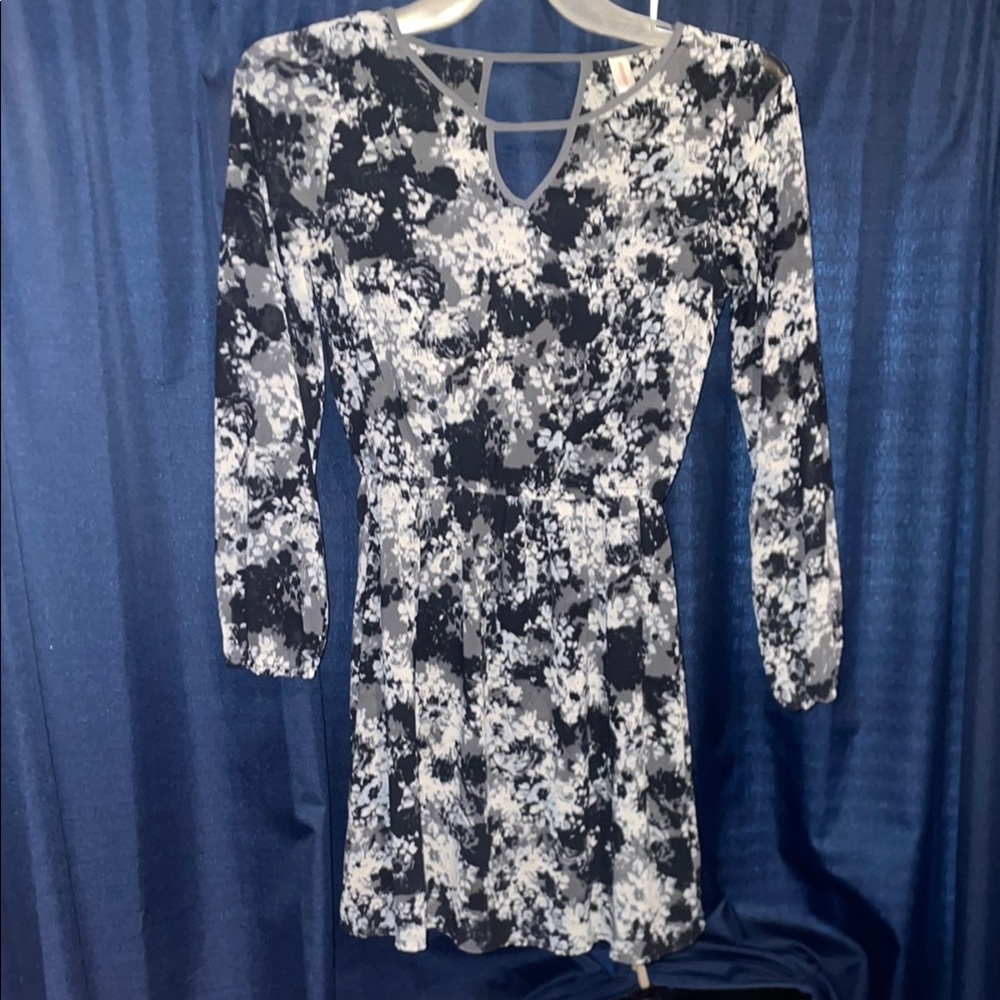 Xhilaration Black and White V-Neck Fit and Flare Dress